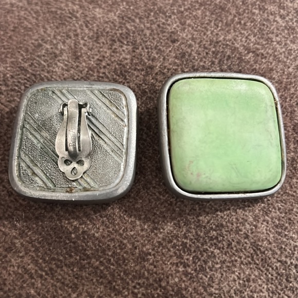 Ben Amun Vintage Green Square Clip-on Earrings 2" - Picture 2 of 4